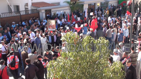 وقفة احتجاجية صاخبة امام القنصلية الجزائرية بوجدة VIDEO